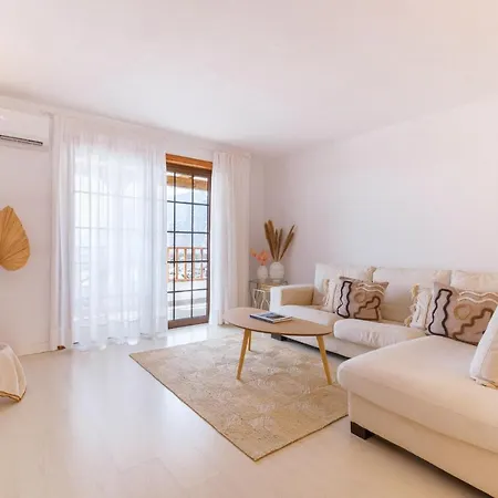 The Cliff Apartments 아파트